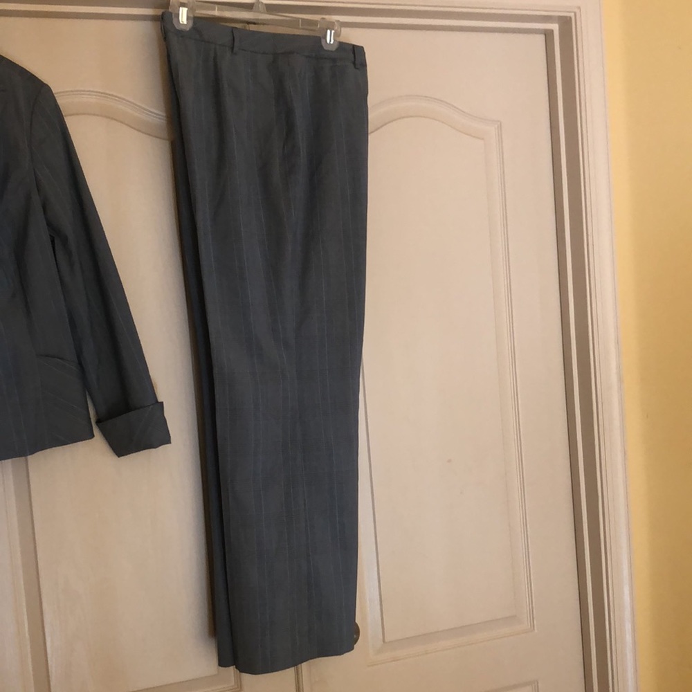NWOT suit; fully lined plaid suit - Picture 8 of 12
